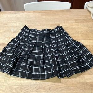 Black and White Plaid Skirt Size S
